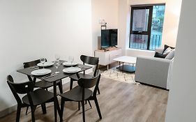 Contemporary 1 Bed Apartment In Central Liverpool